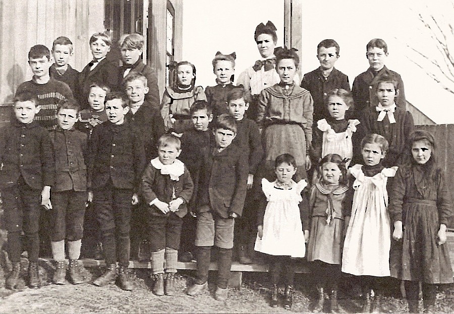Photo of Innisville, Ontario school students, 1898.