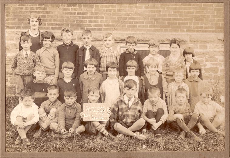 Photo of Iroquois, Ontario Public School class, 1929.