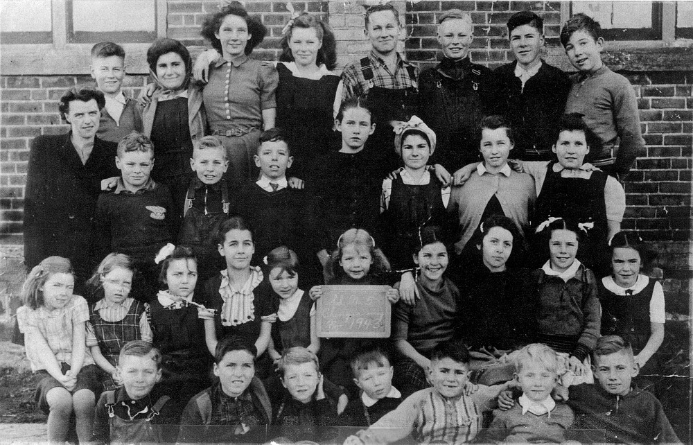 Chinguacousy Township Ontario, S.S. No. 5, 1943, Class Photo