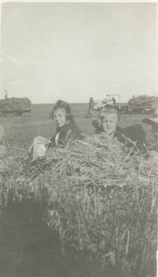 Children in Crosby North Dakota, 1917