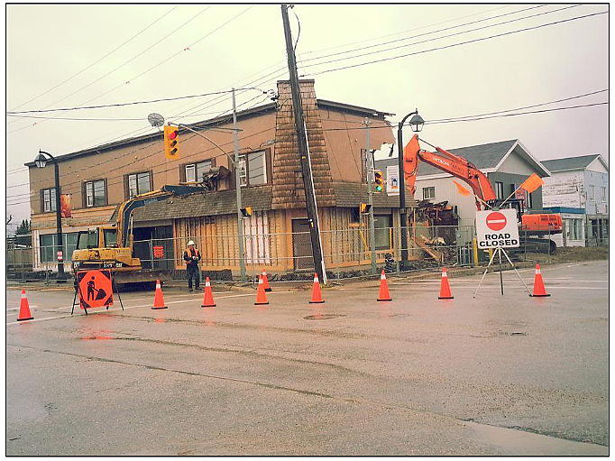 demolition of the Queen's Hotel in Hearst, Ontario