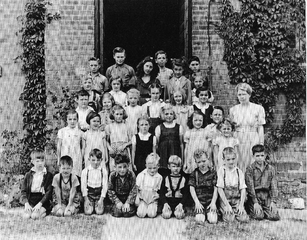 Chinguacousy Township Ontario, S.S. No. 5, 1946 Class Photo